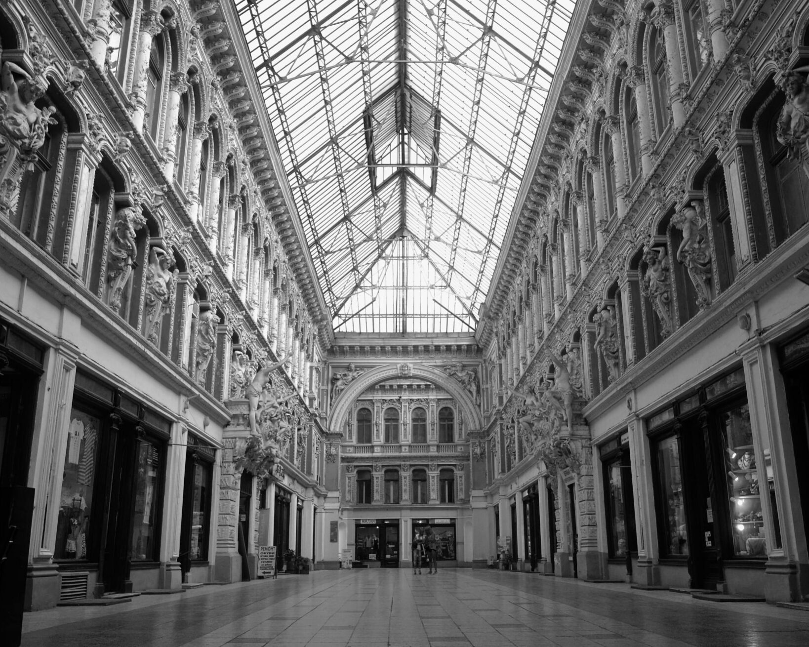 guira-commercial-min